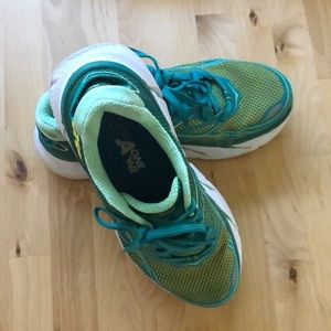 Hoka One One Clifton 4